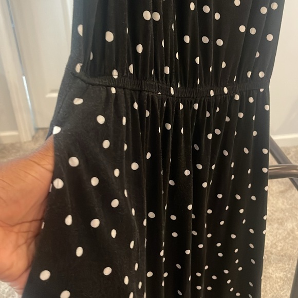 V-neck polkadot dress with pockets - Picture 3 of 5